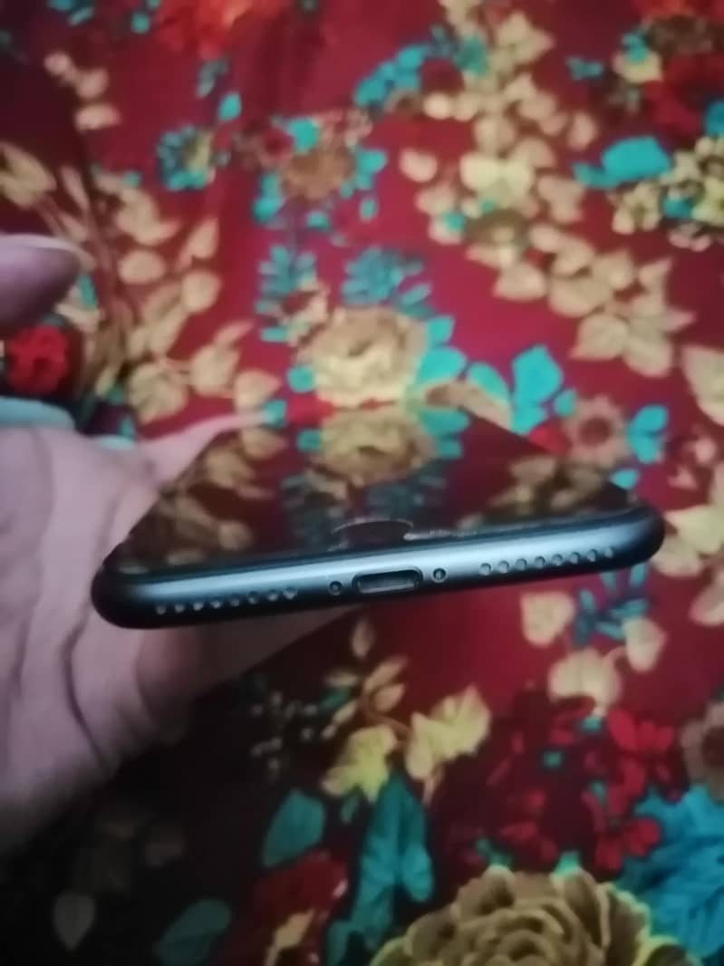 Apple iPhone 8 Plus 1