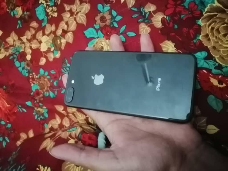 Apple iPhone 8 Plus 3