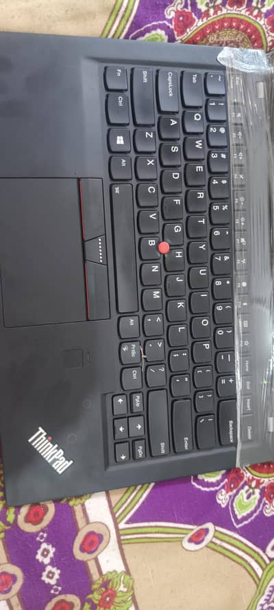 X1 carbon lenovo core i7  gen 7th ram 16GB room 512Gb