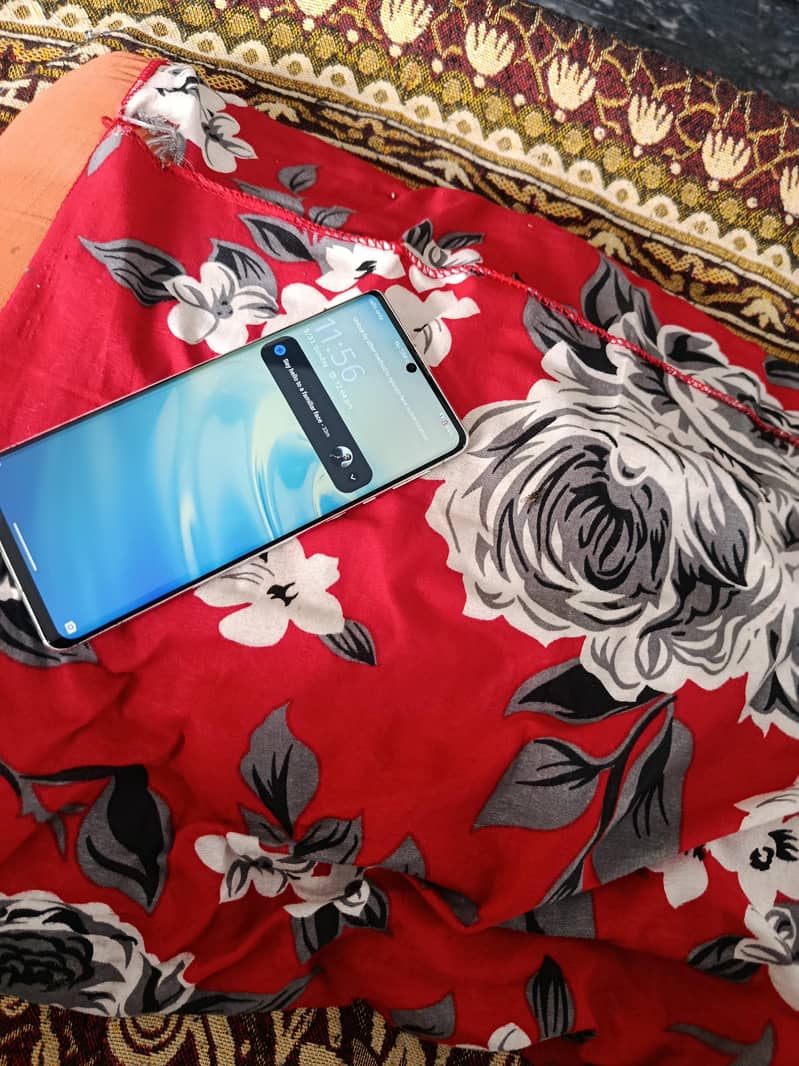 Sharp Aquos R6 10