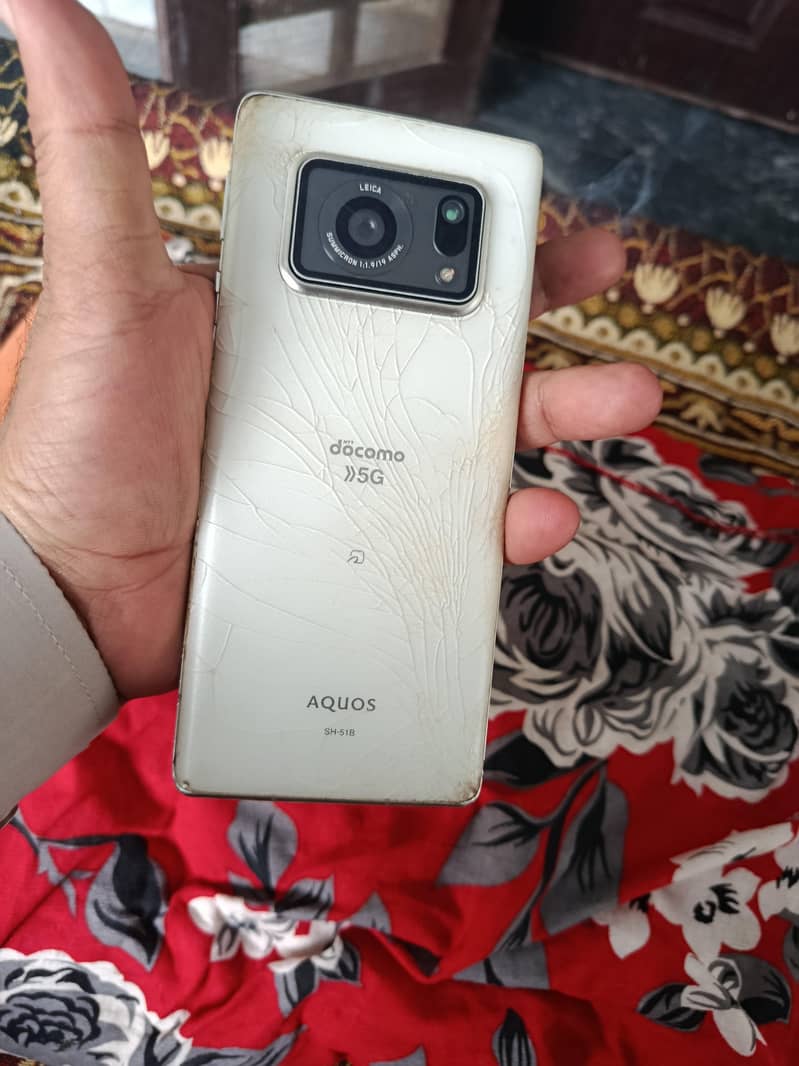 Sharp Aquos R6 12