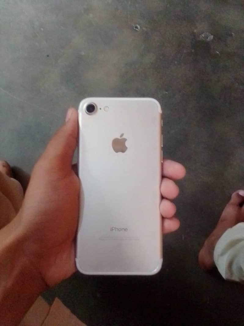 Apple iPhone 7 0