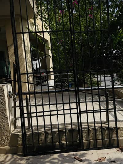 Iron rod gate