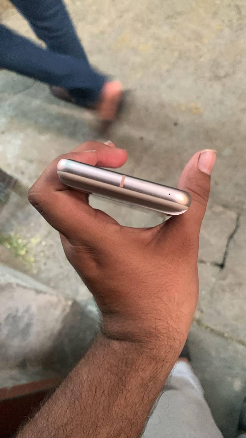 Google Pixel 8 4