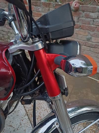 honda 125 low milage  zero meter almost