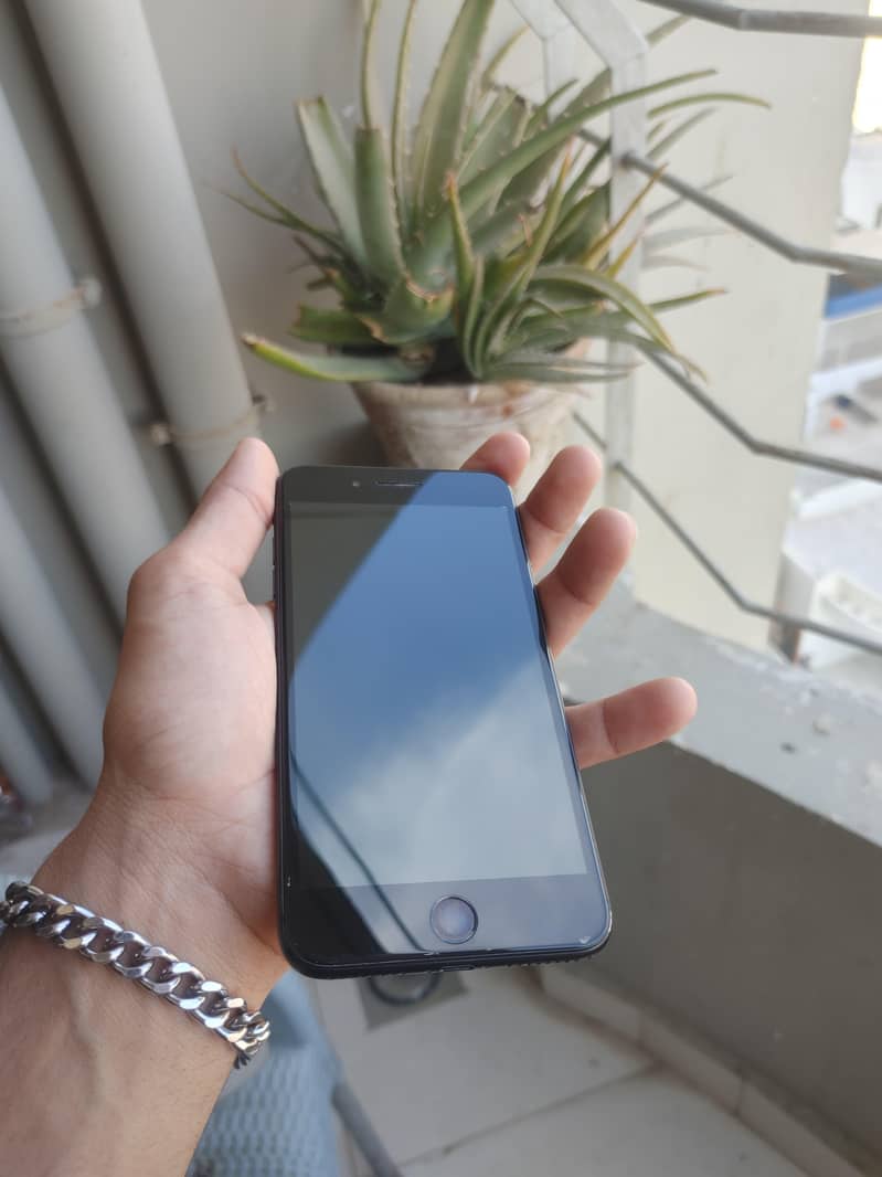 Apple iPhone 7 Plus 0