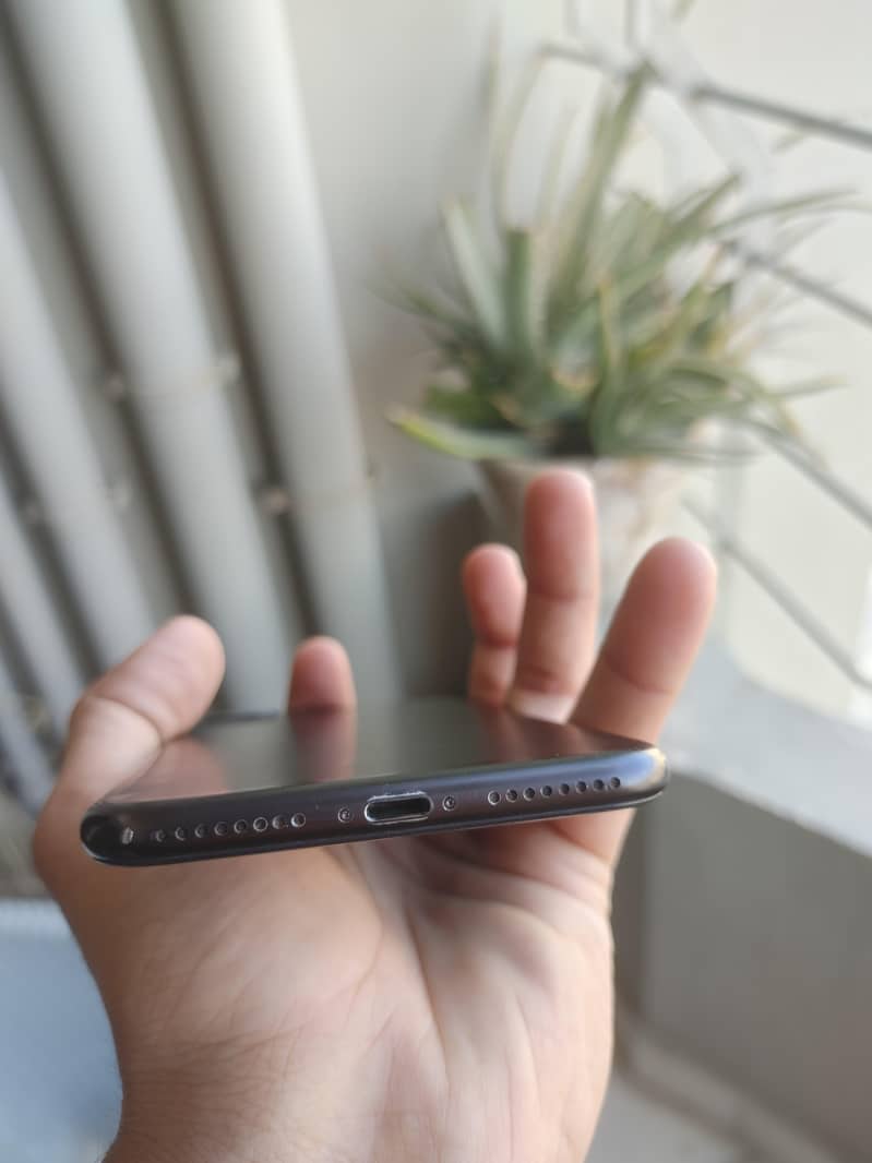 Apple iPhone 7 Plus 2
