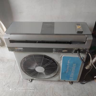 1 ton Electrolux non inverter