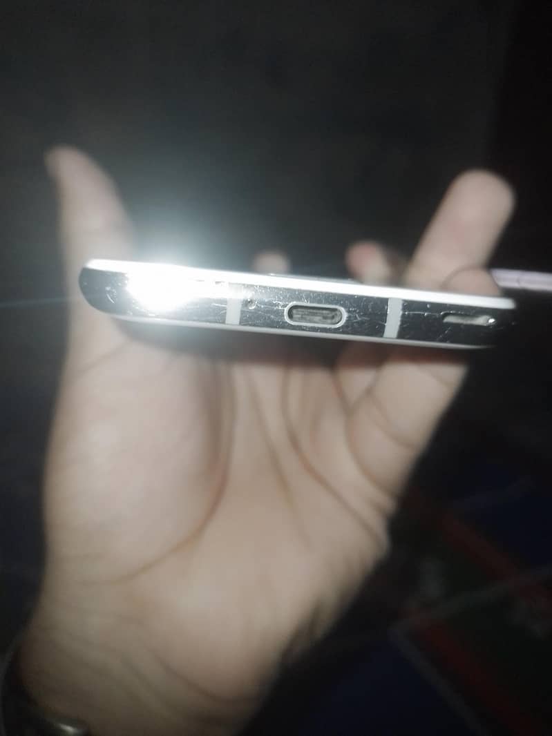 Sharp Aquos R2 2