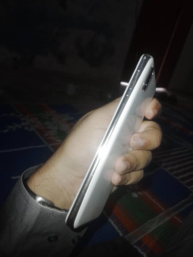 Sharp Aquos R2 5