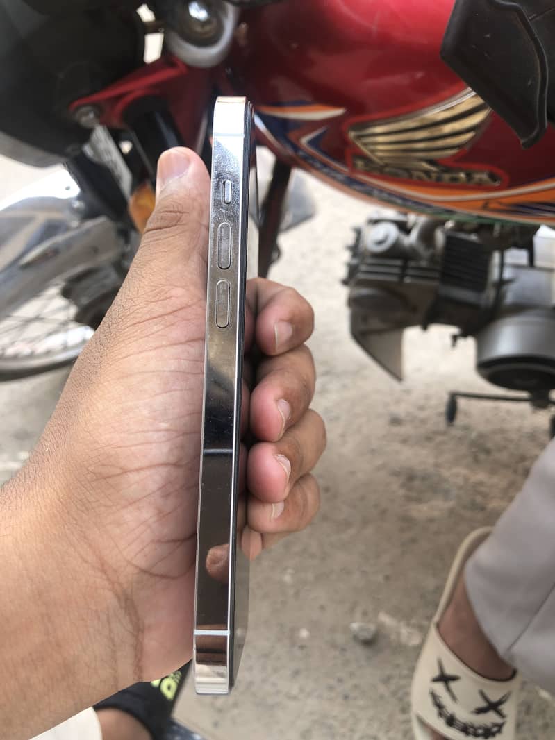 Apple iPhone 14 Pro 4