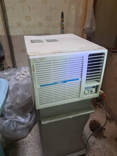 Window AC0.75 For Sale
