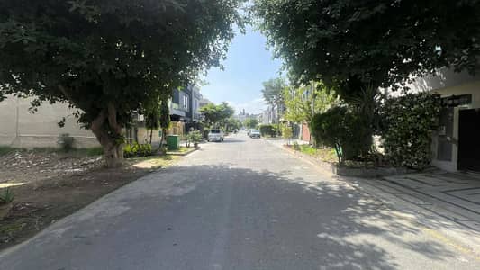 BUILDER LOCATION 5.33 MARLA PLOT NO 45 FOR SALE IN TULIP EXTENSION BAHRIA TOWN LAHORE.