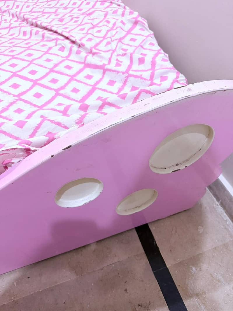 single bed and side table 2