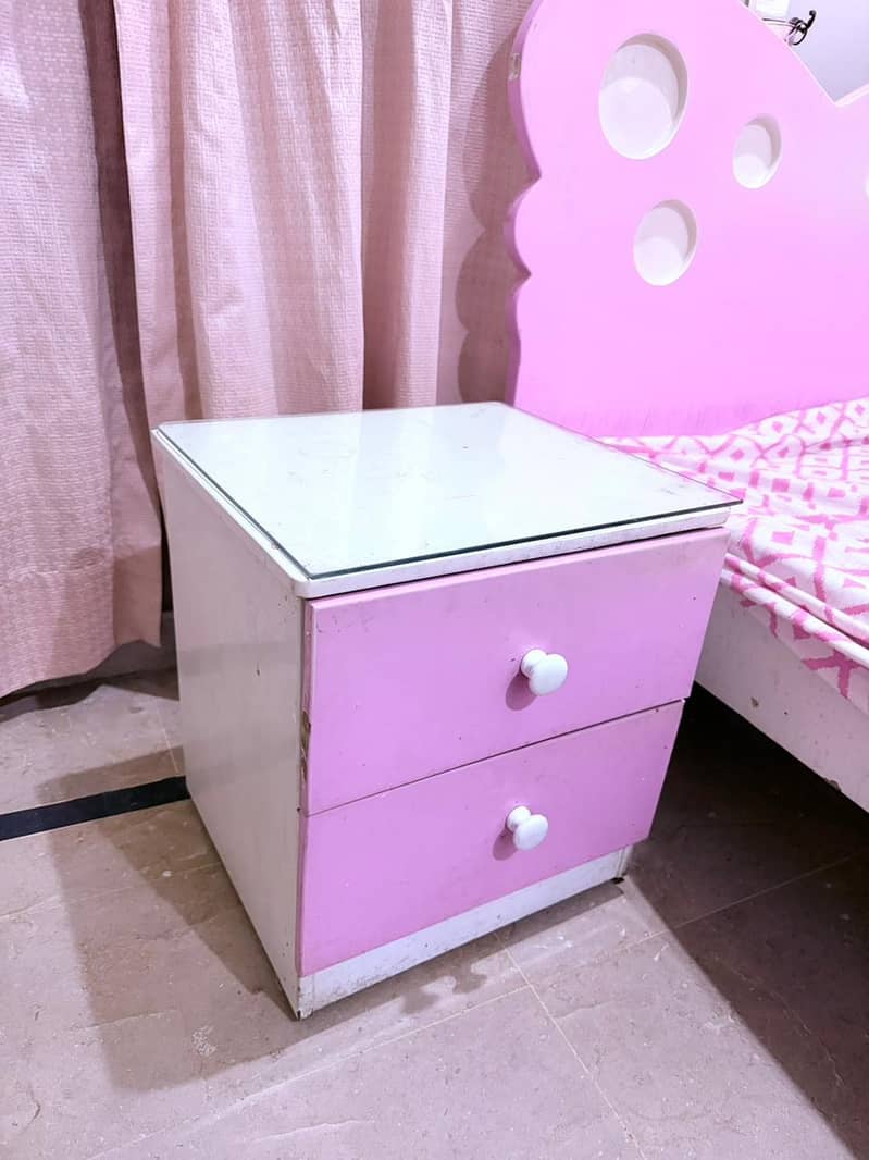 single bed and side table 5