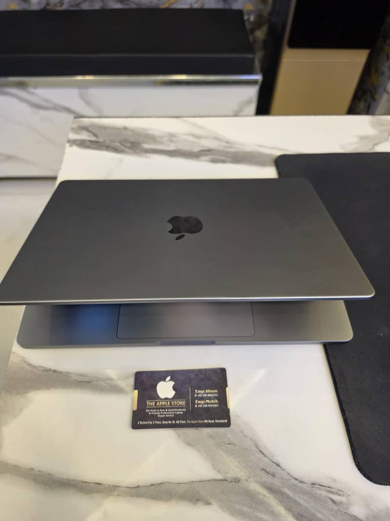 macbook pro m3 with box and charger 1