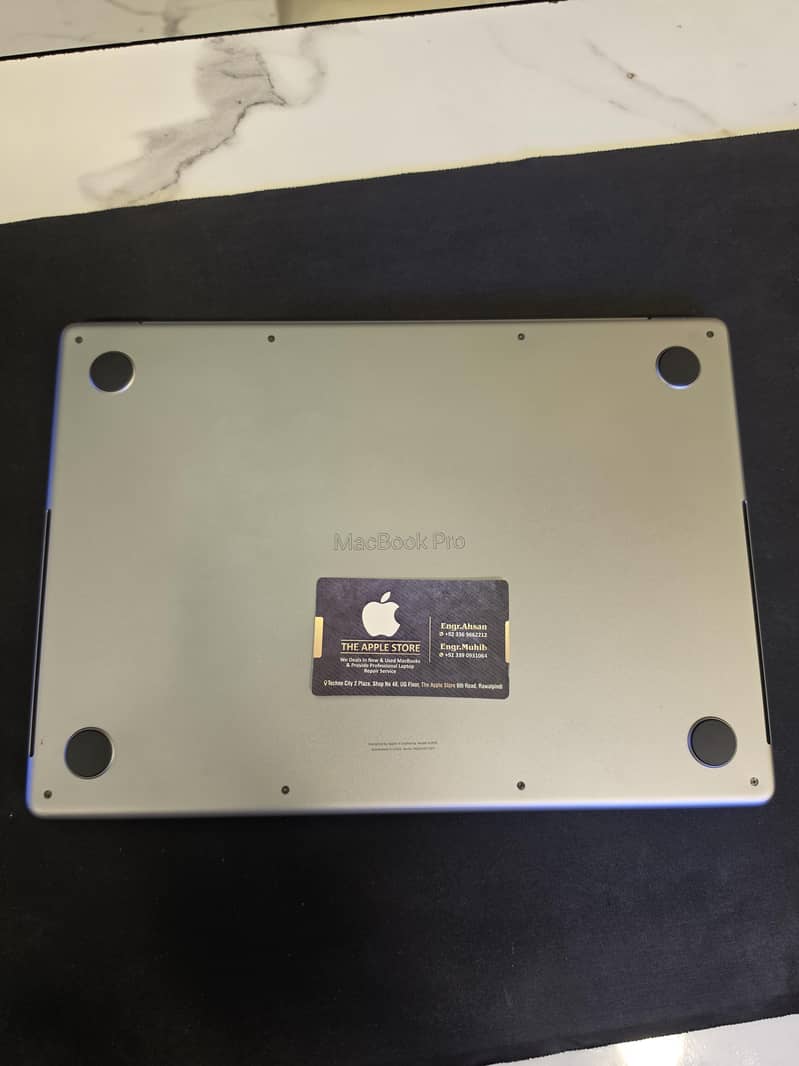 macbook pro m3 with box and charger 4