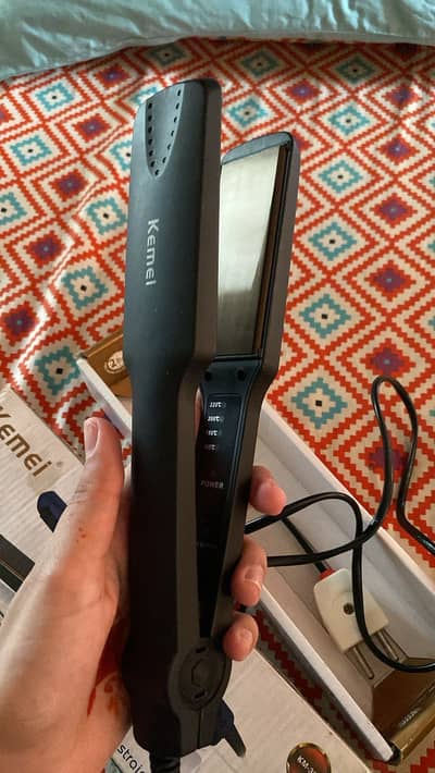 Hair straightener