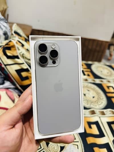 Apple iPhone 15 Pro 0