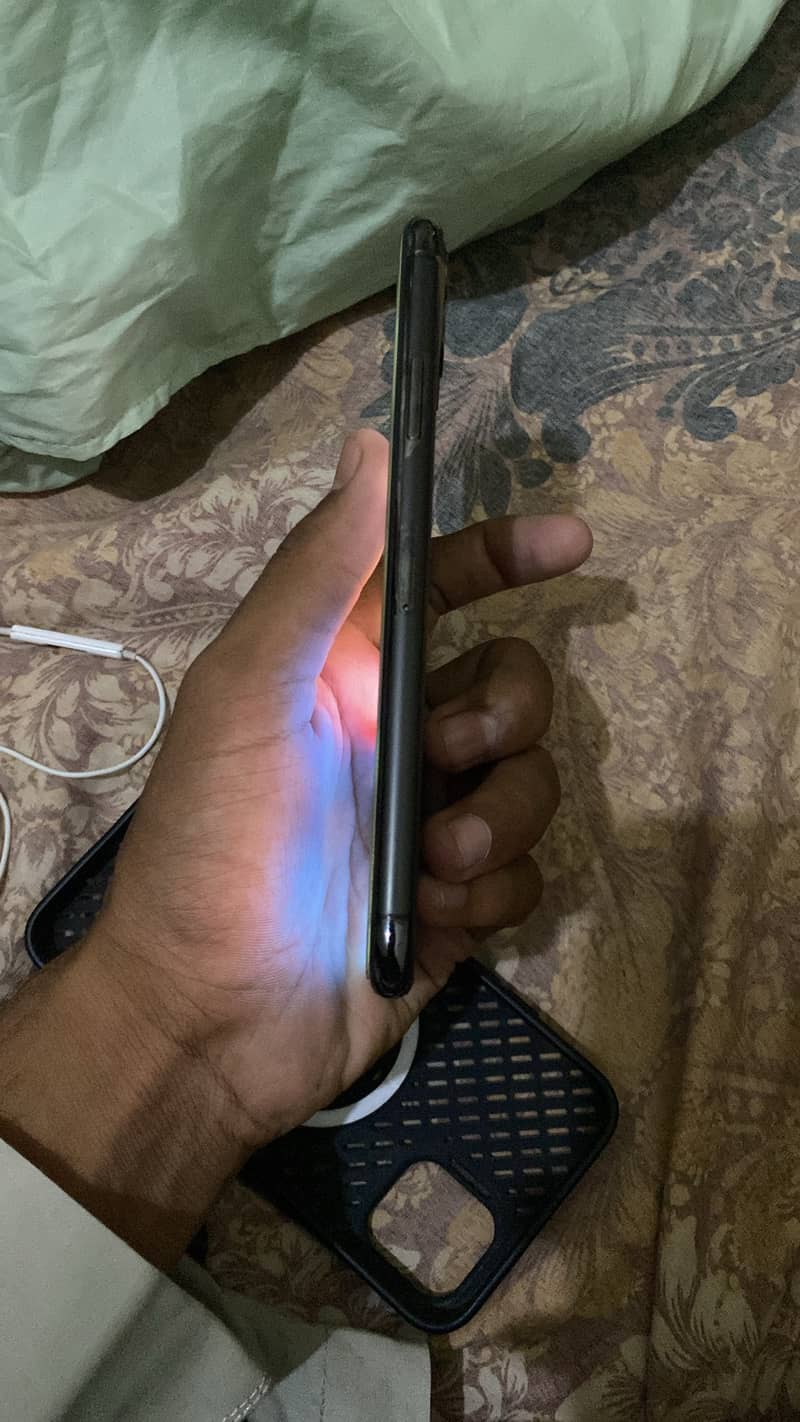 iPhone 11 Pro Max 1