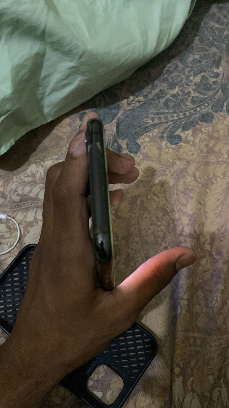 iPhone 11 Pro Max 2