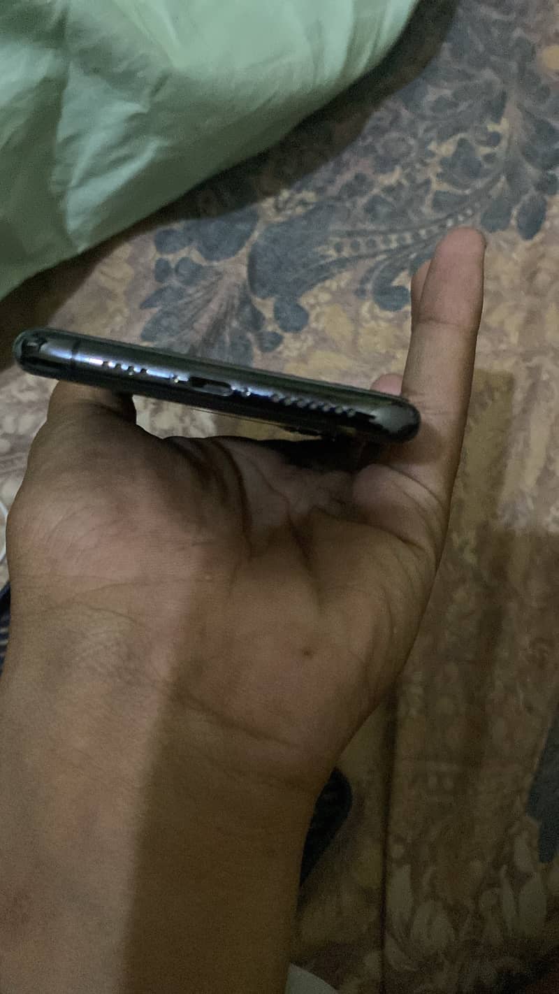 iPhone 11 Pro Max 4