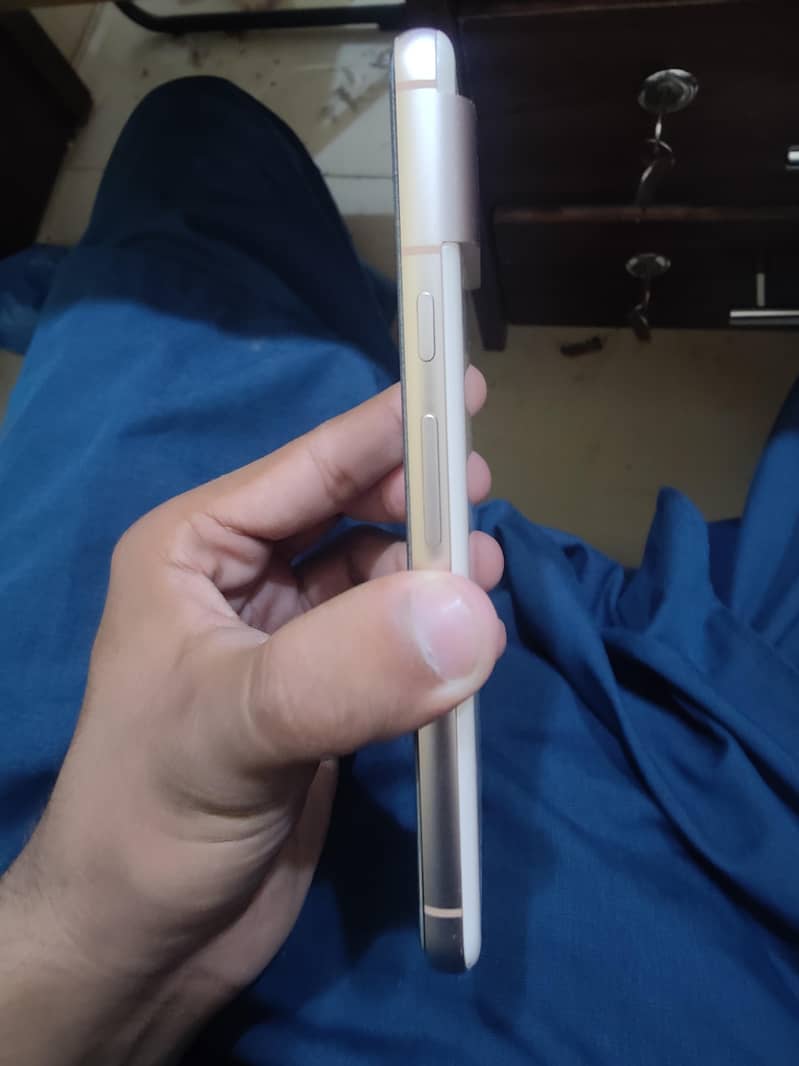 Google Pixel 8 3