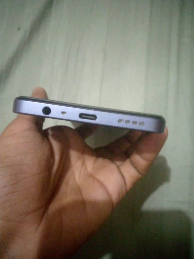 Realme Note 60 4