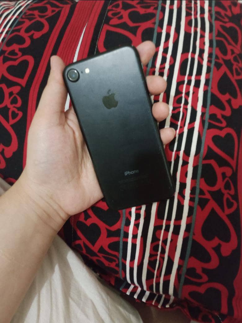 Apple iPhone 7 0