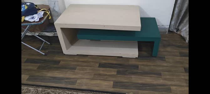 Center table in good condition