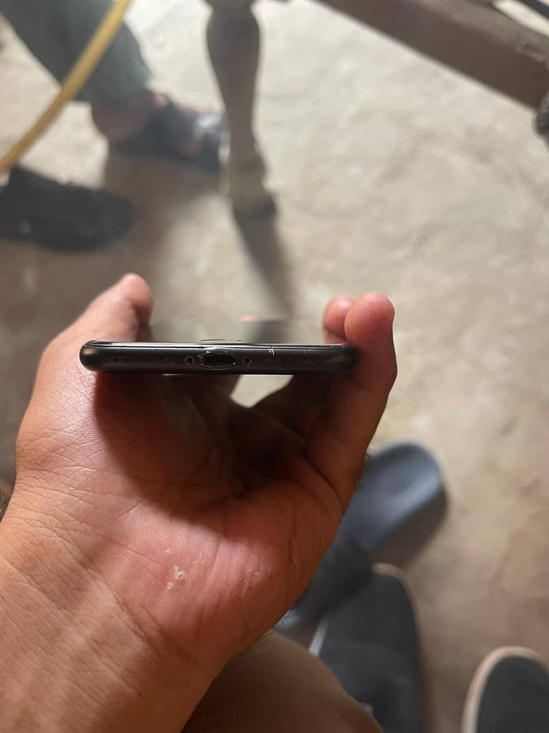 Apple iPhone 7 2
