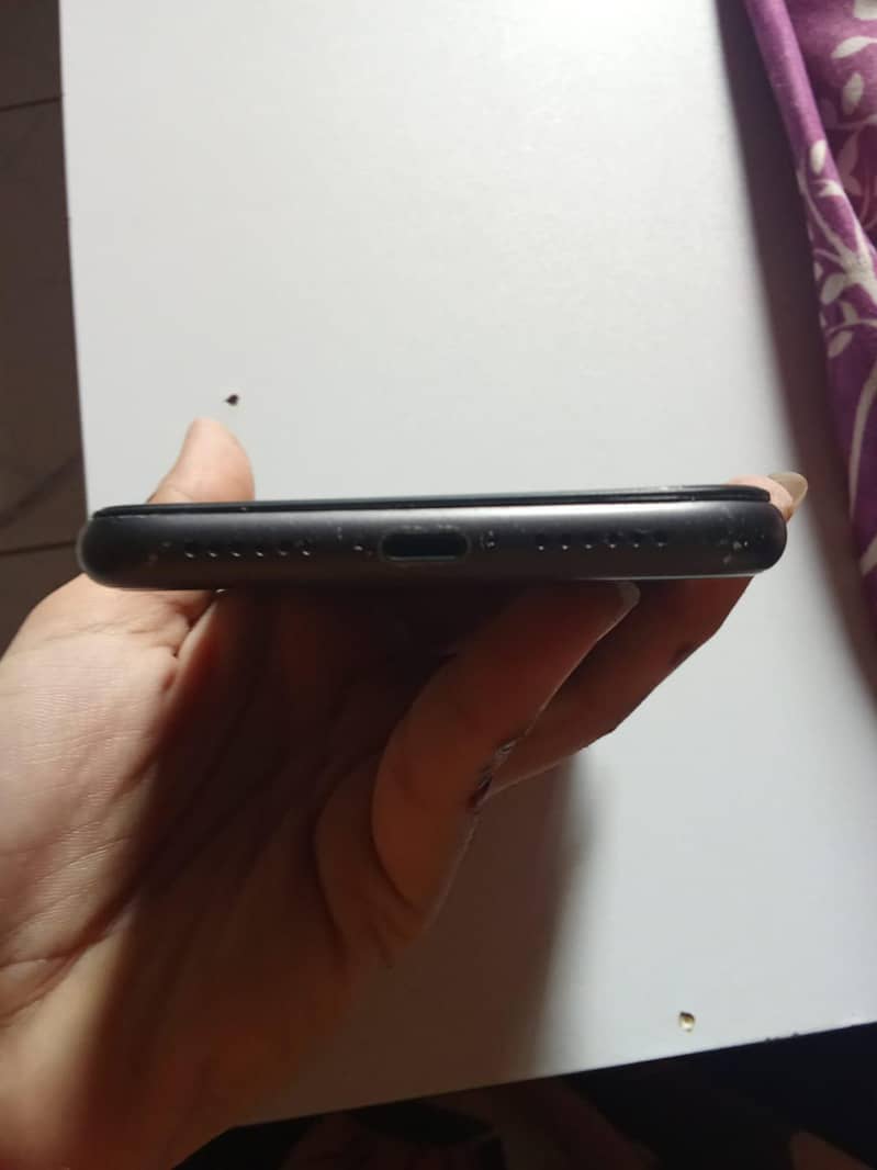 Apple iPhone 11 4