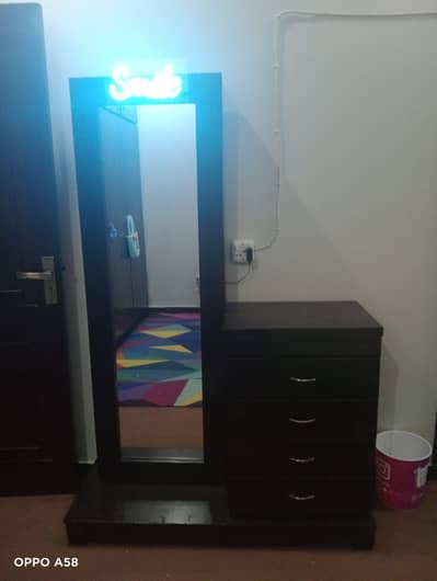 mirror with chester drawers, Dressing table