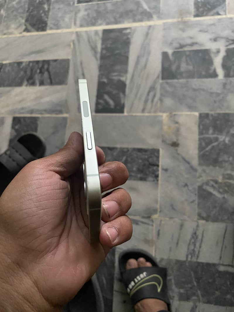 Apple iPhone 12 mini 3