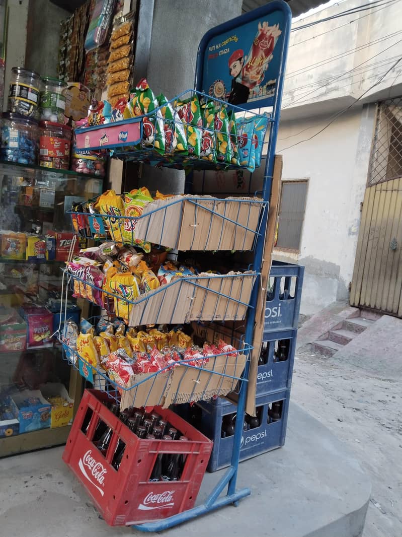 lay's stand 1