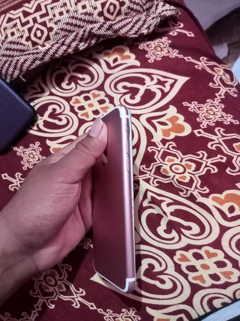 Apple iPhone 7 1