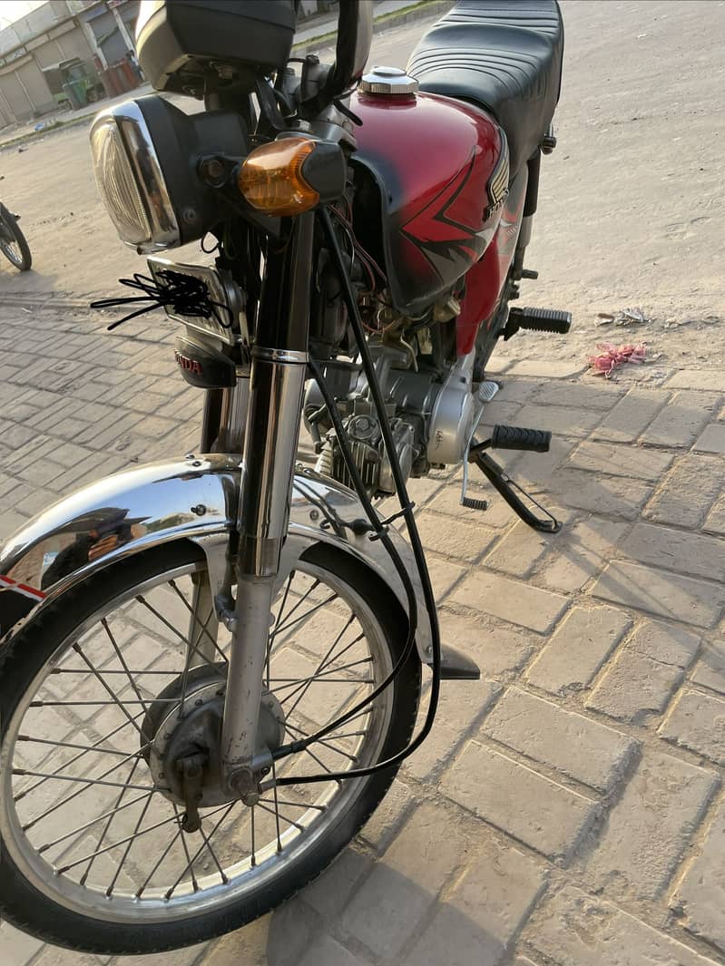 CD 70 2011 model 5