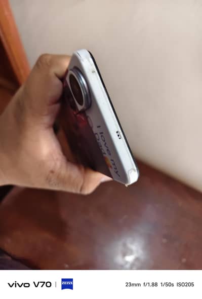 Vivo V60