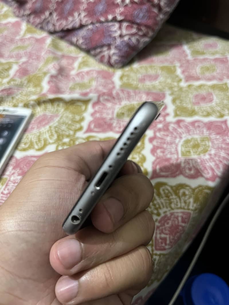 iPhone 6S 4
