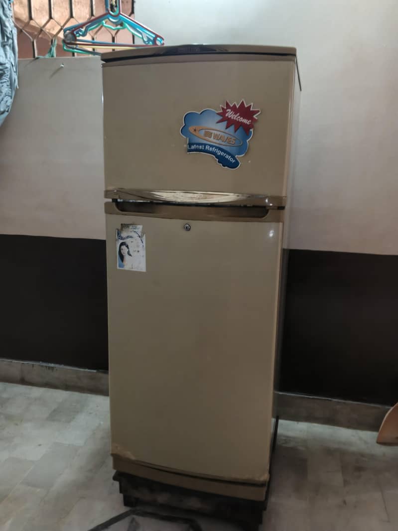 Waves Refrigerator 0