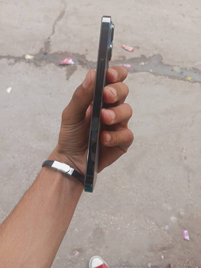 Apple iPhone 13 Pro Max 0