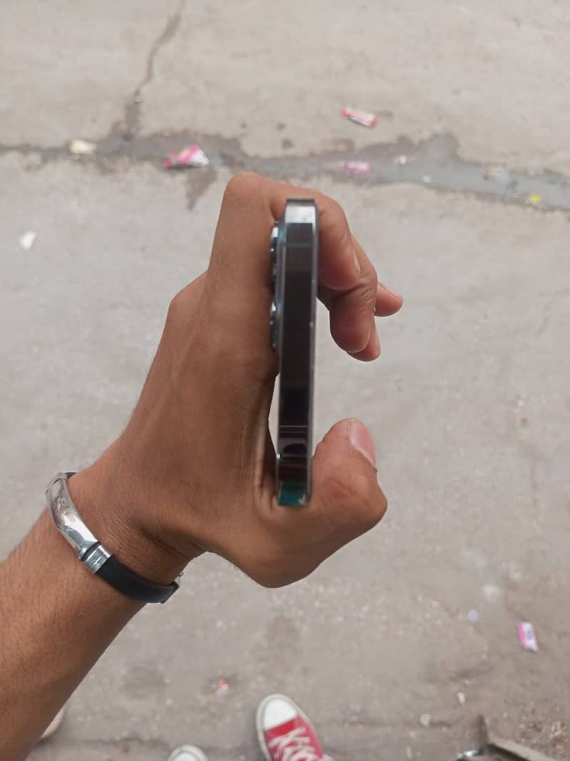 Apple iPhone 13 Pro Max 1