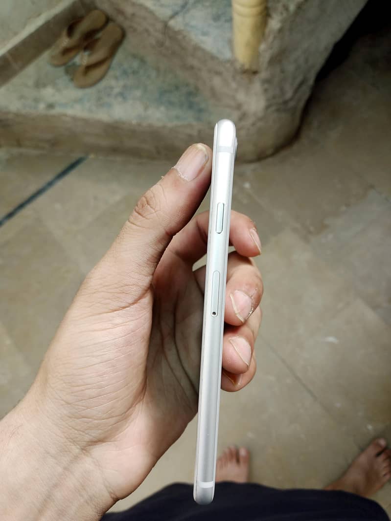 Apple iPhone 8 4