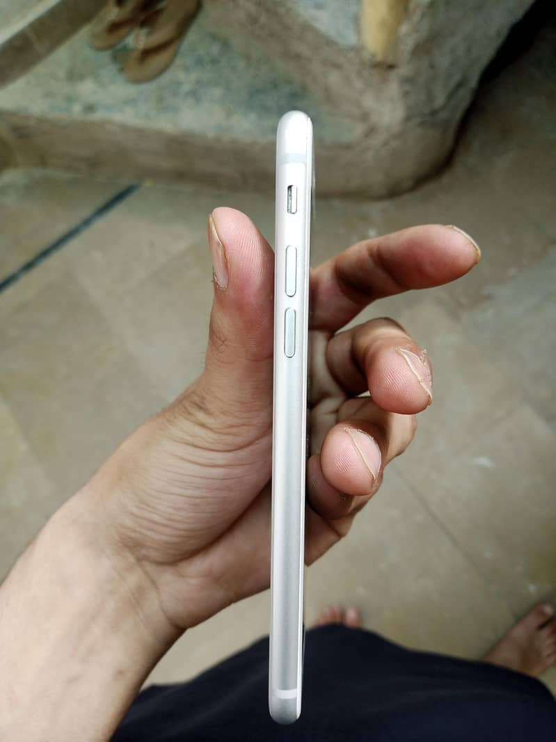 Apple iPhone 8 5