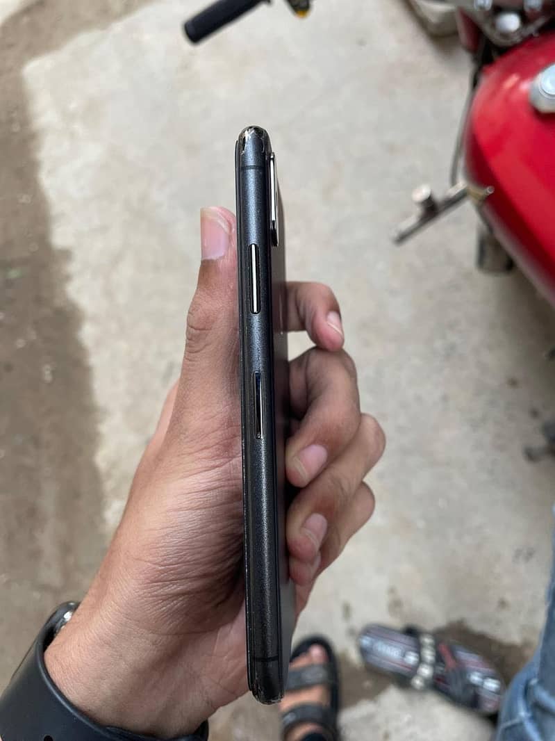 Apple iPhone X 3