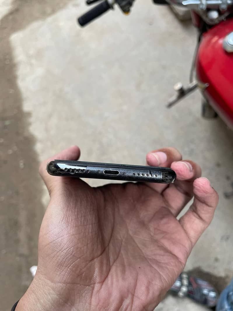 Apple iPhone X 4