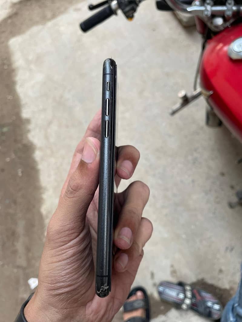 Apple iPhone X 5