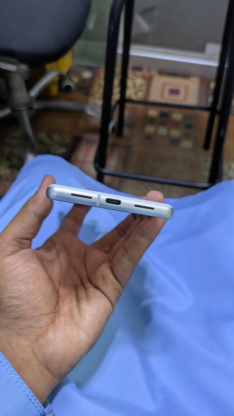 Google Pixel 7 4