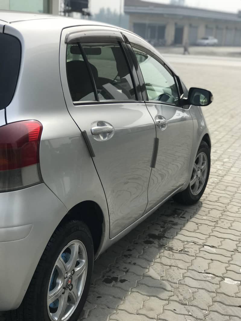 vitz 2010/13 4