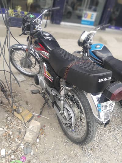 2024 model 125 black edition